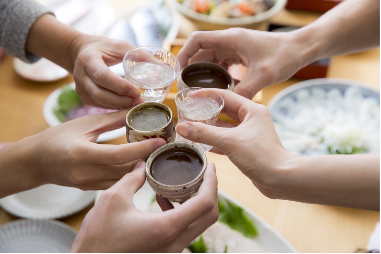 お正月に飲むお酒とは？おせちに合う日本酒厳選3選とワイン厳選3選をご紹介。